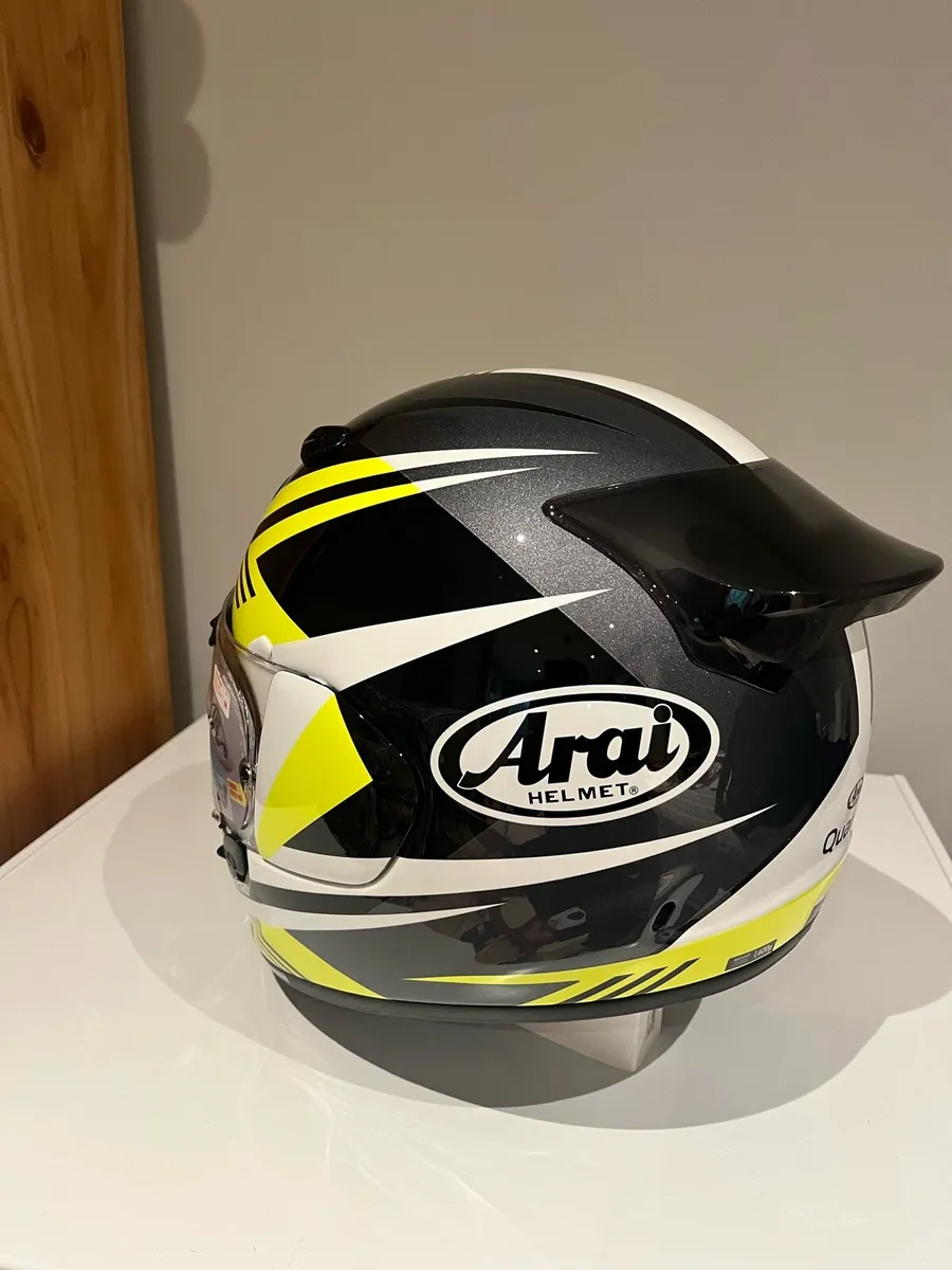 BRAND NEW ARAI QUANTIC HELMET - Image 3