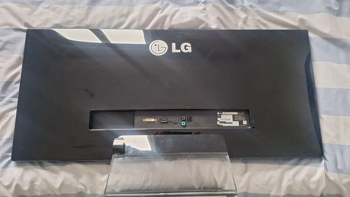 LG 34 inch UltraWide Monitor - Image 2