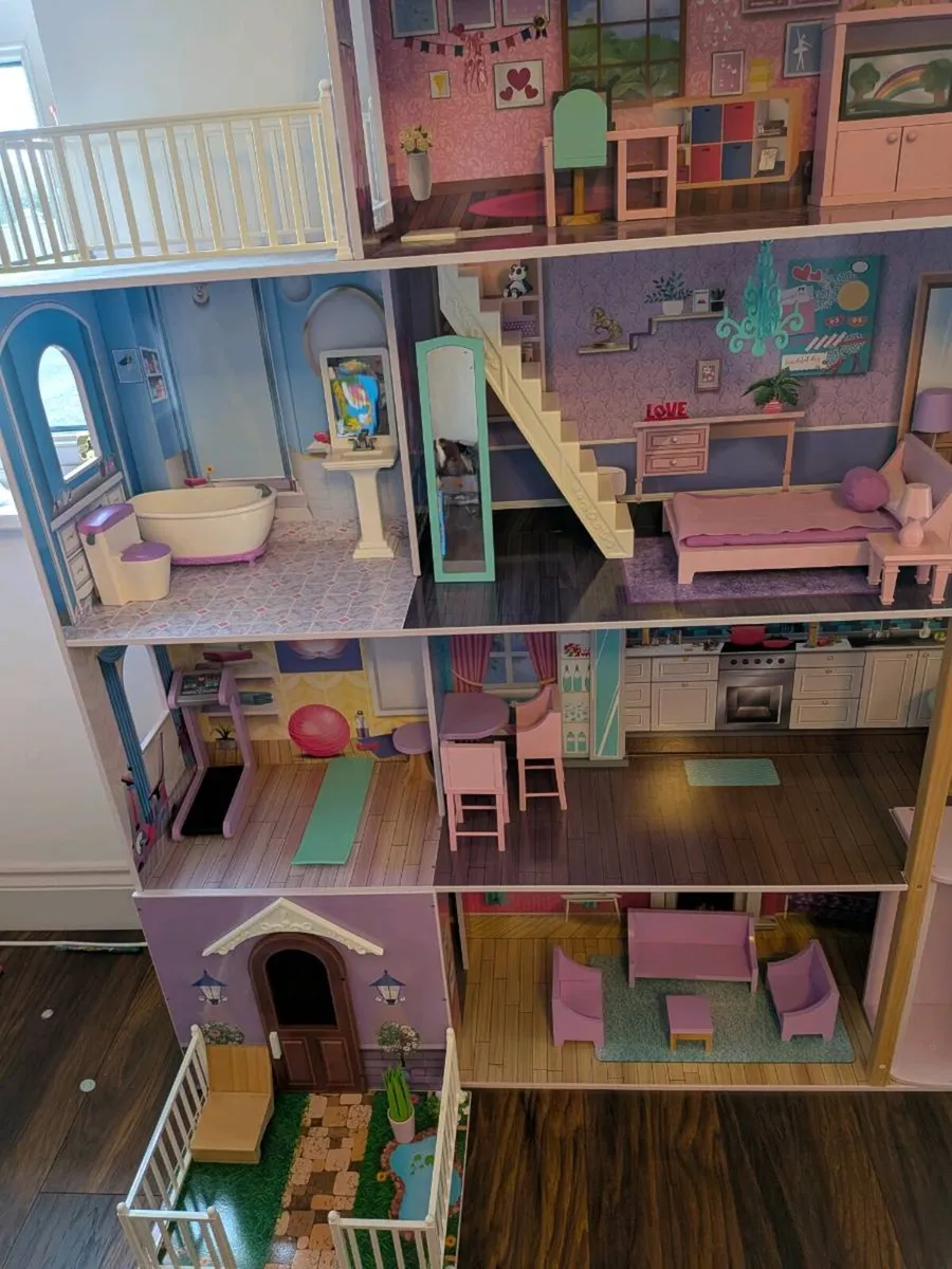 Dolls house - Image 1