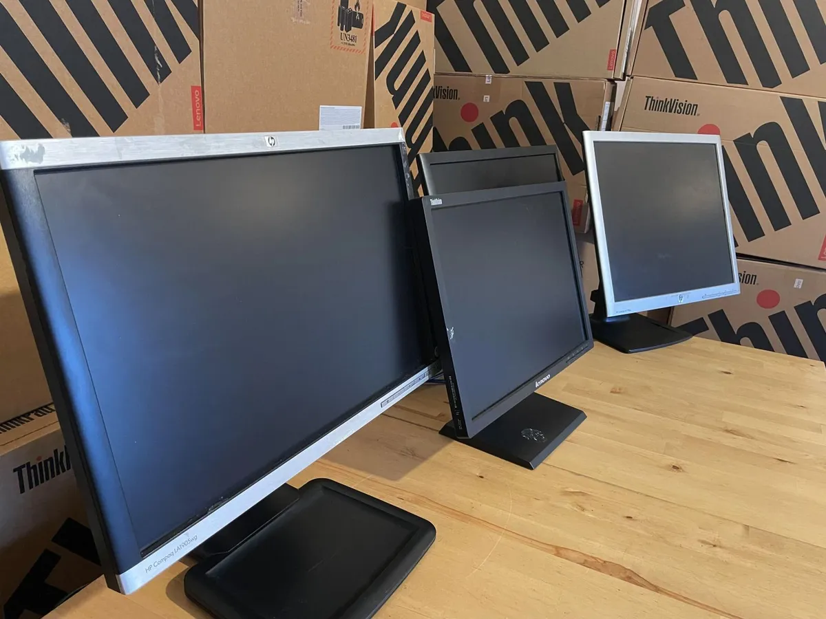 Assorted HP & Lenovo 19" Computer Flatscreens - Image 4