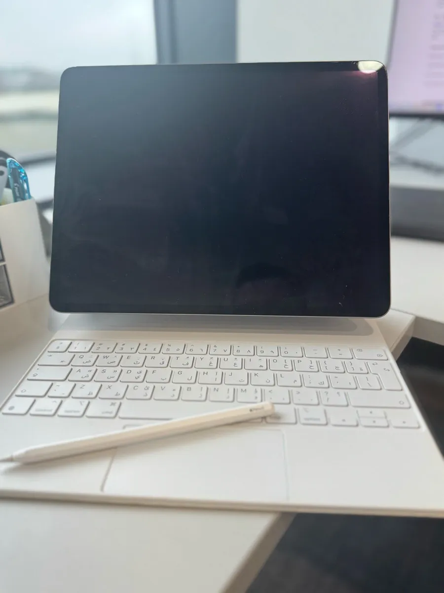 iPad Pro 12.9” (6th Gen, M2) - Image 4