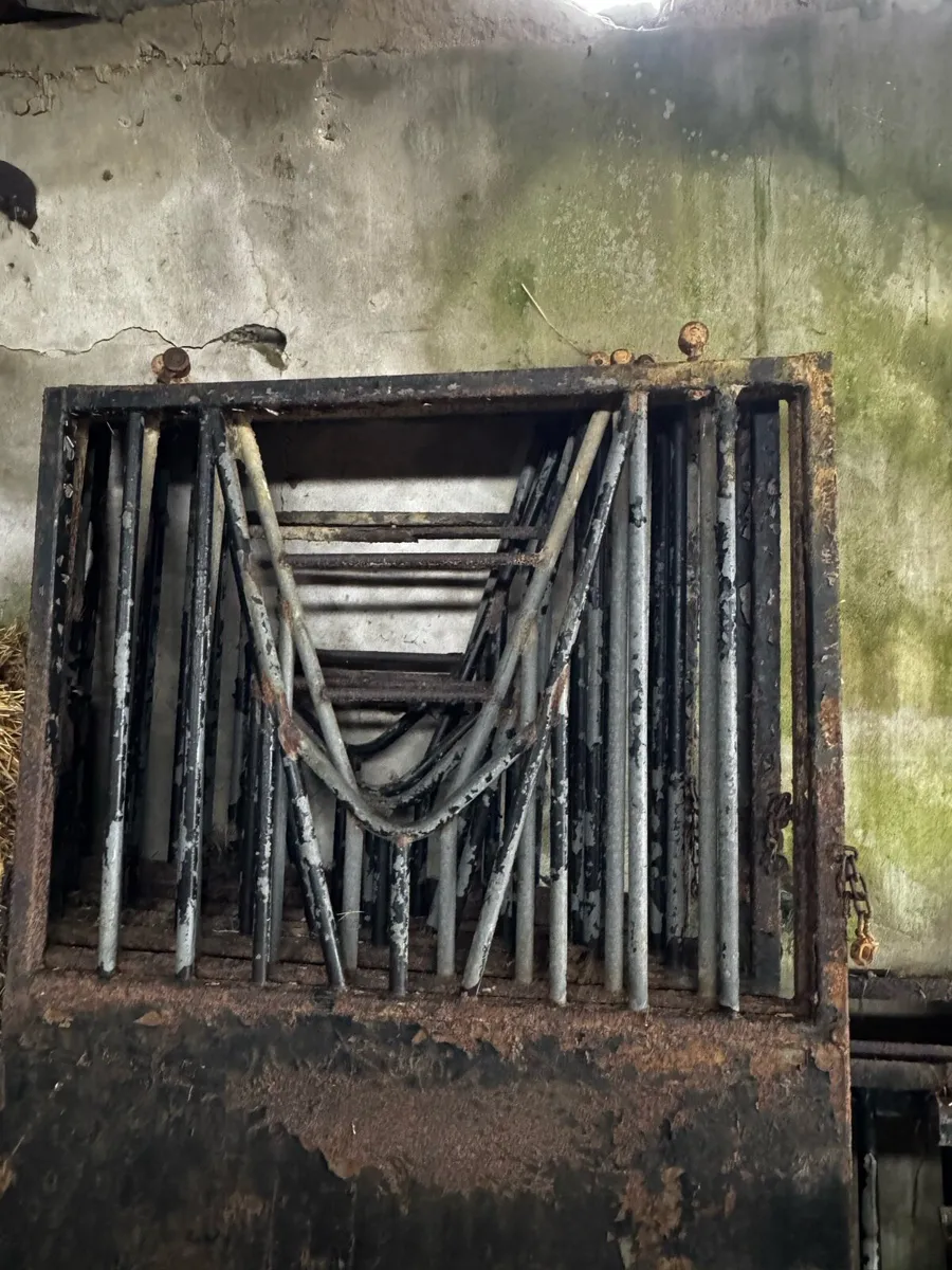 Stables fronts - Image 1