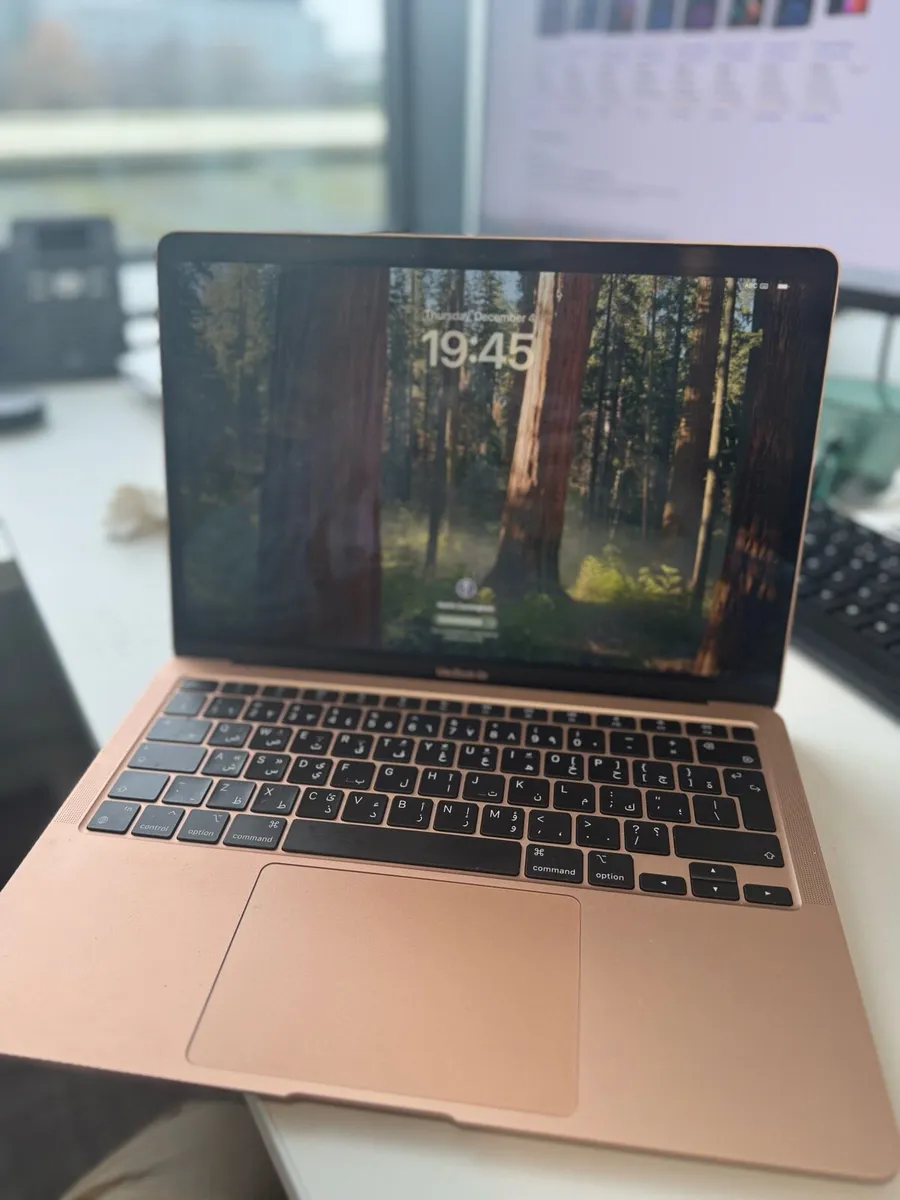 Apple MacBook Air 13” M1 - Image 1