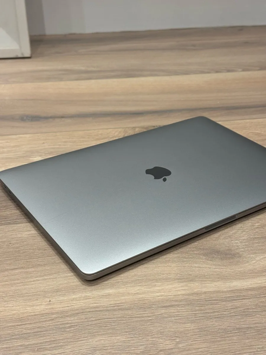 MacBook Pro 15" 2017 For Parts - Image 2