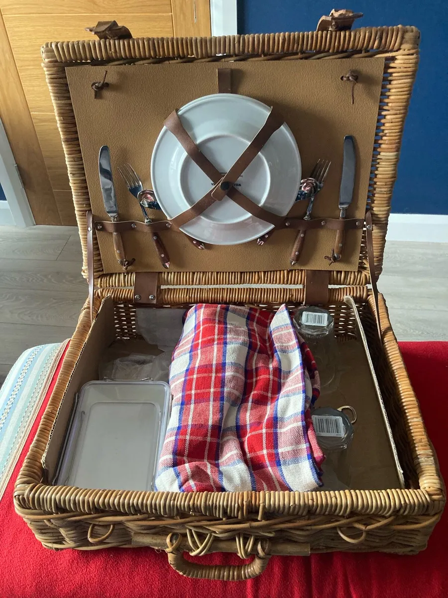 Picnic Basket - Image 1