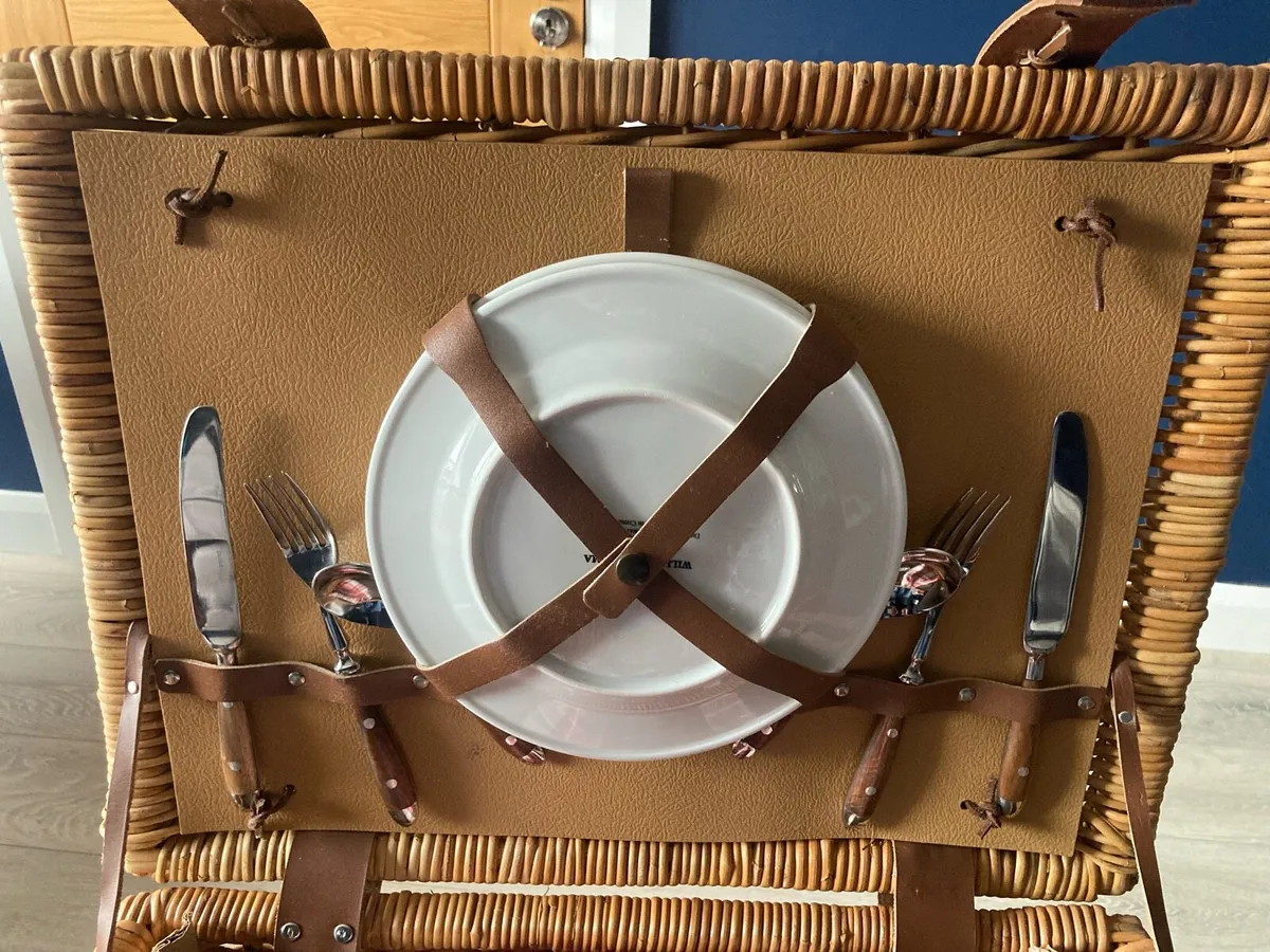 Picnic Basket - Image 2