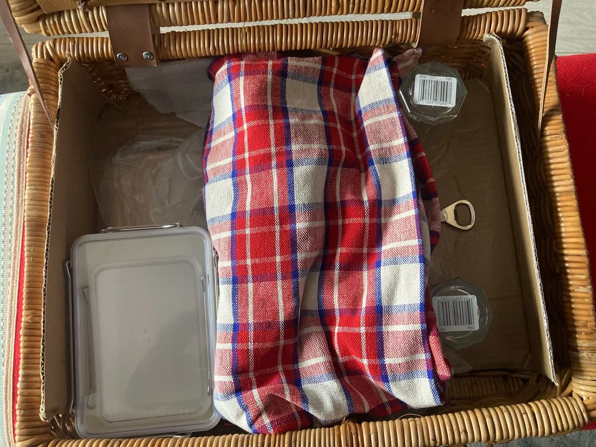 Picnic Basket - Image 3