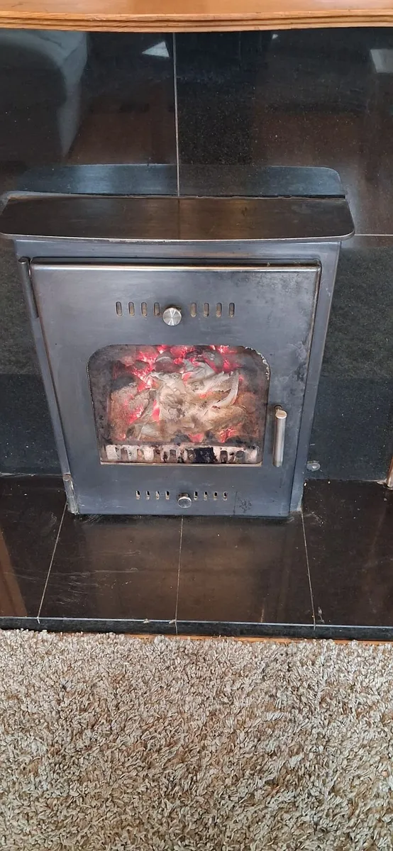 Stove and fireplace - Image 1