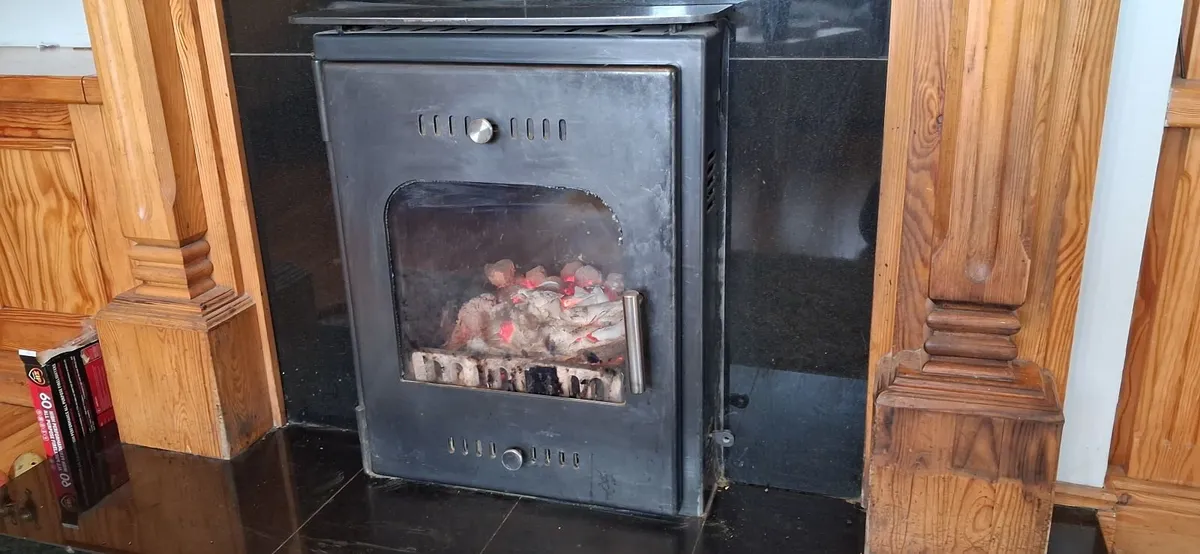 Stove and fireplace - Image 2