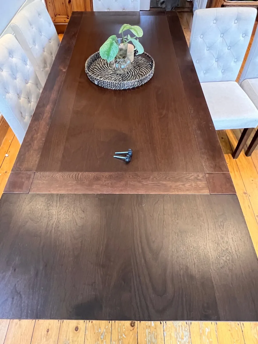 Extendable Table and 6 chairs - Image 3