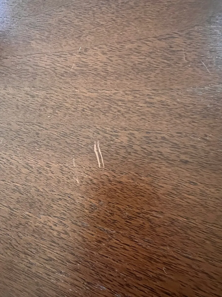 Extendable Table and 6 chairs - Image 2