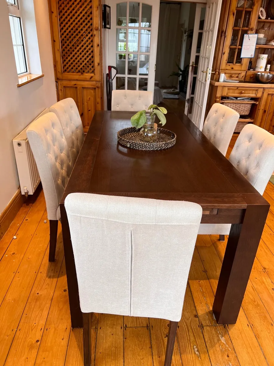 Extendable Table and 6 chairs - Image 3