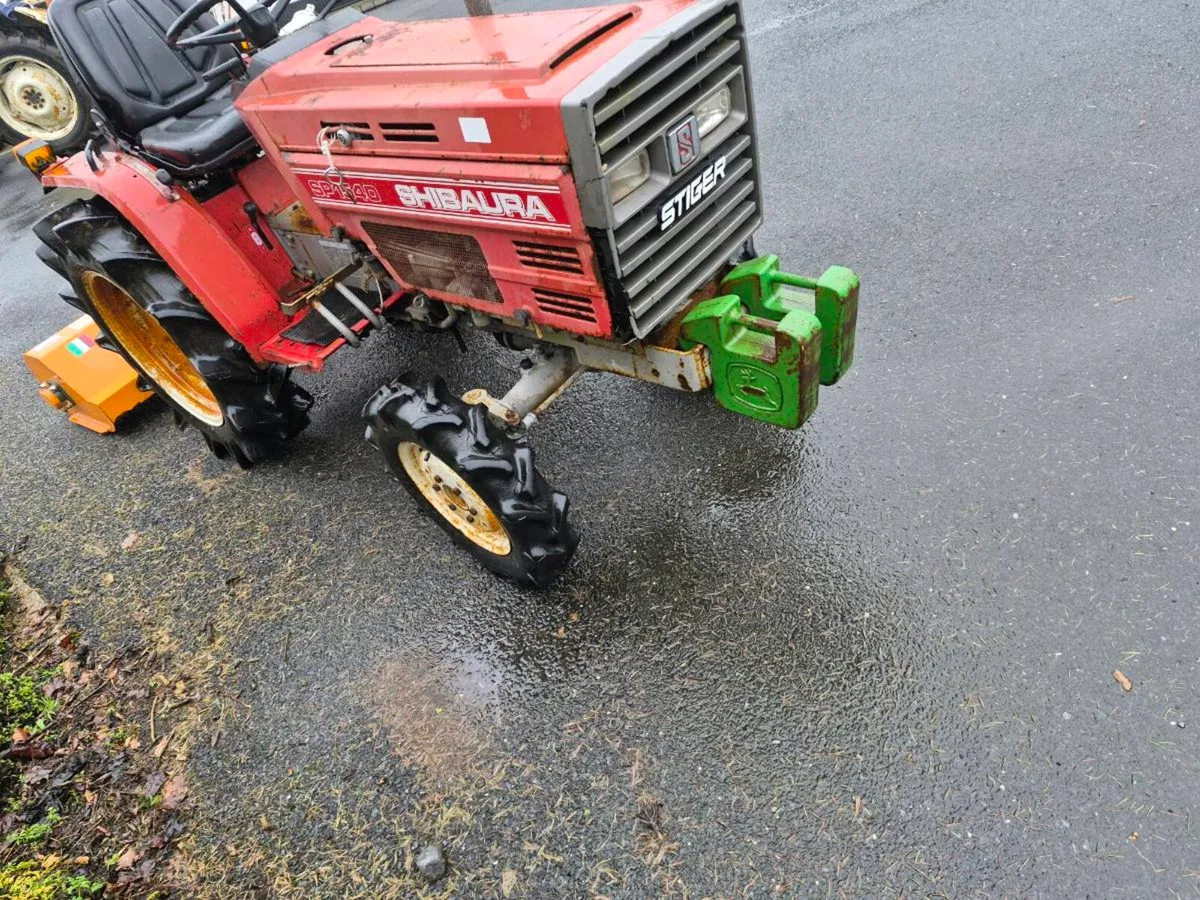 Compact tractor - Image 1