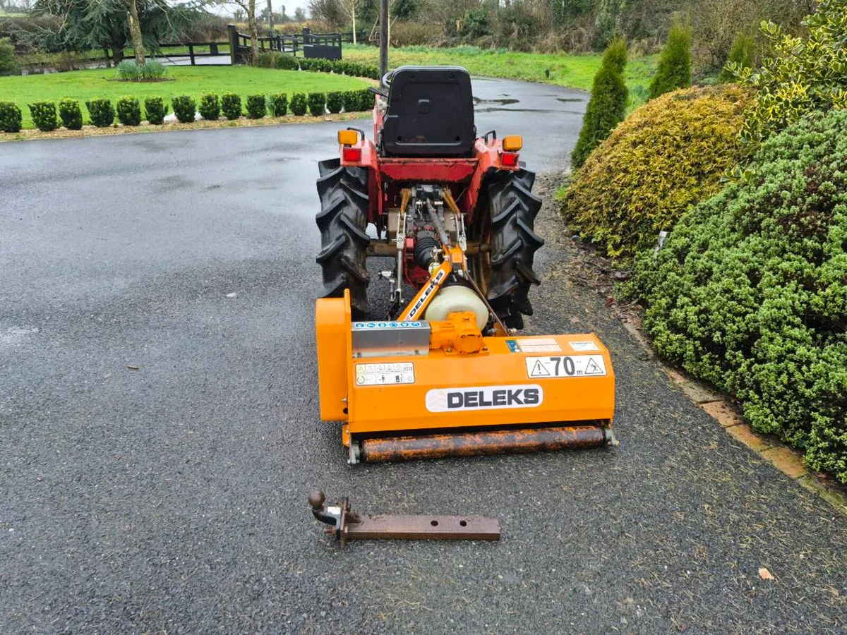 Compact tractor - Image 2