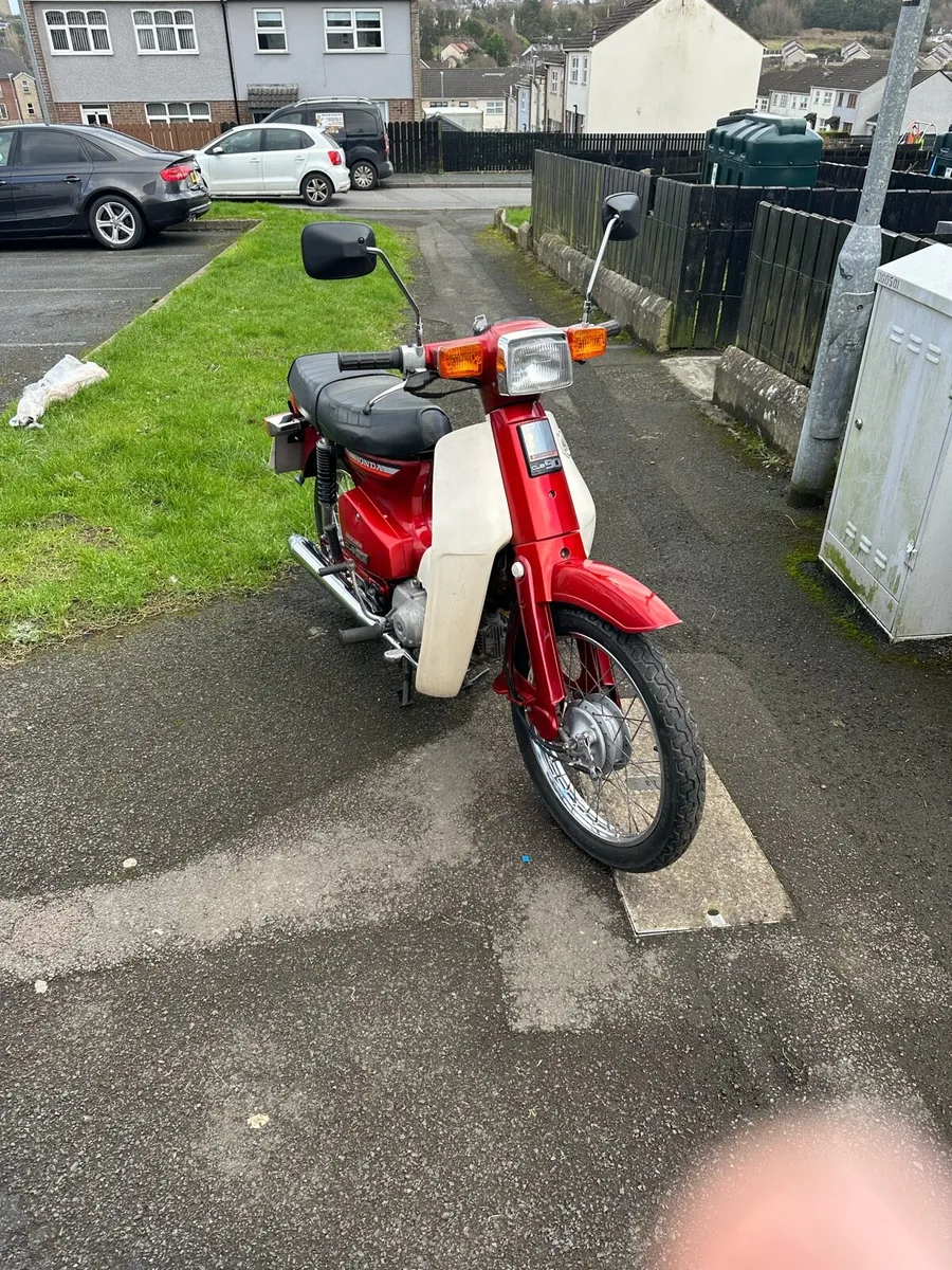 1986 honda C90 Cub - Image 4