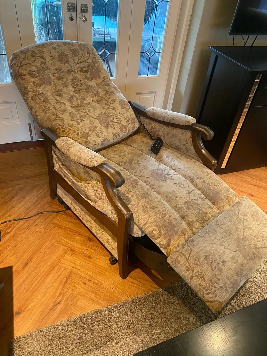 Rise and recline arm chair - Image 3