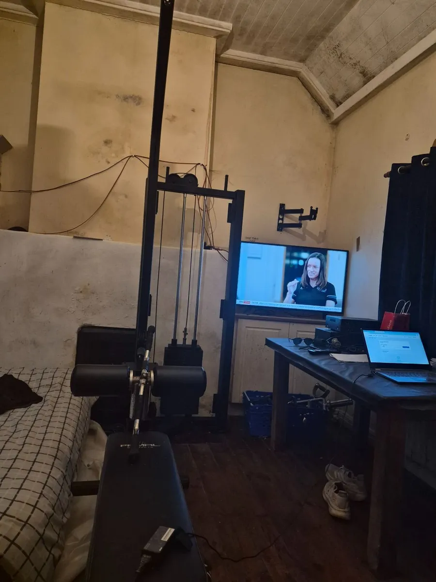 Lat pulldown/row cable machine