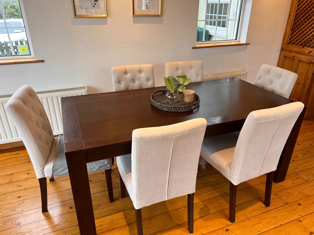 Extendable Table and 6 chairs - Image 1