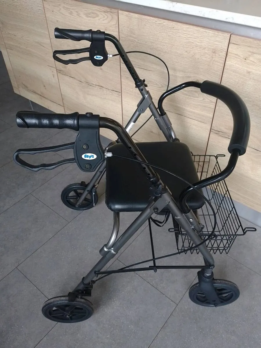 Postage rollator walker with seat and basket - Image 3