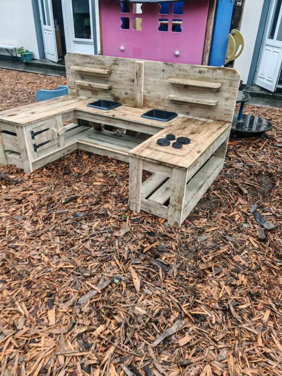 Handmade mud kitchen - Image 4