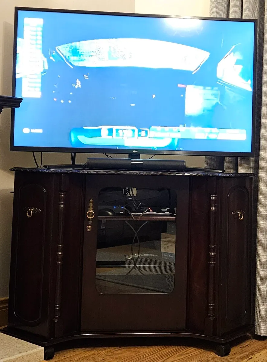 Tv Corner unit, & table and 4 chairs - Image 2