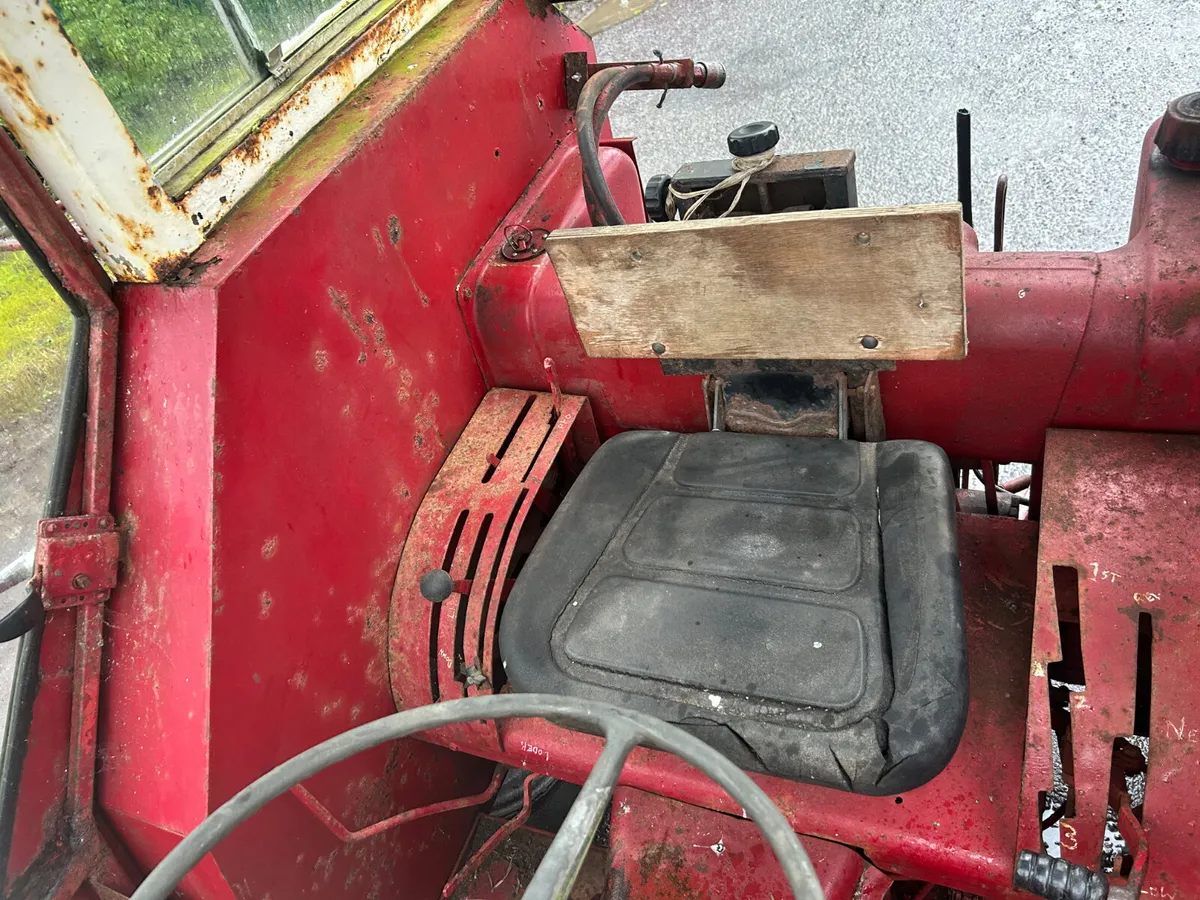 1976 International 574 with Loader - Image 3