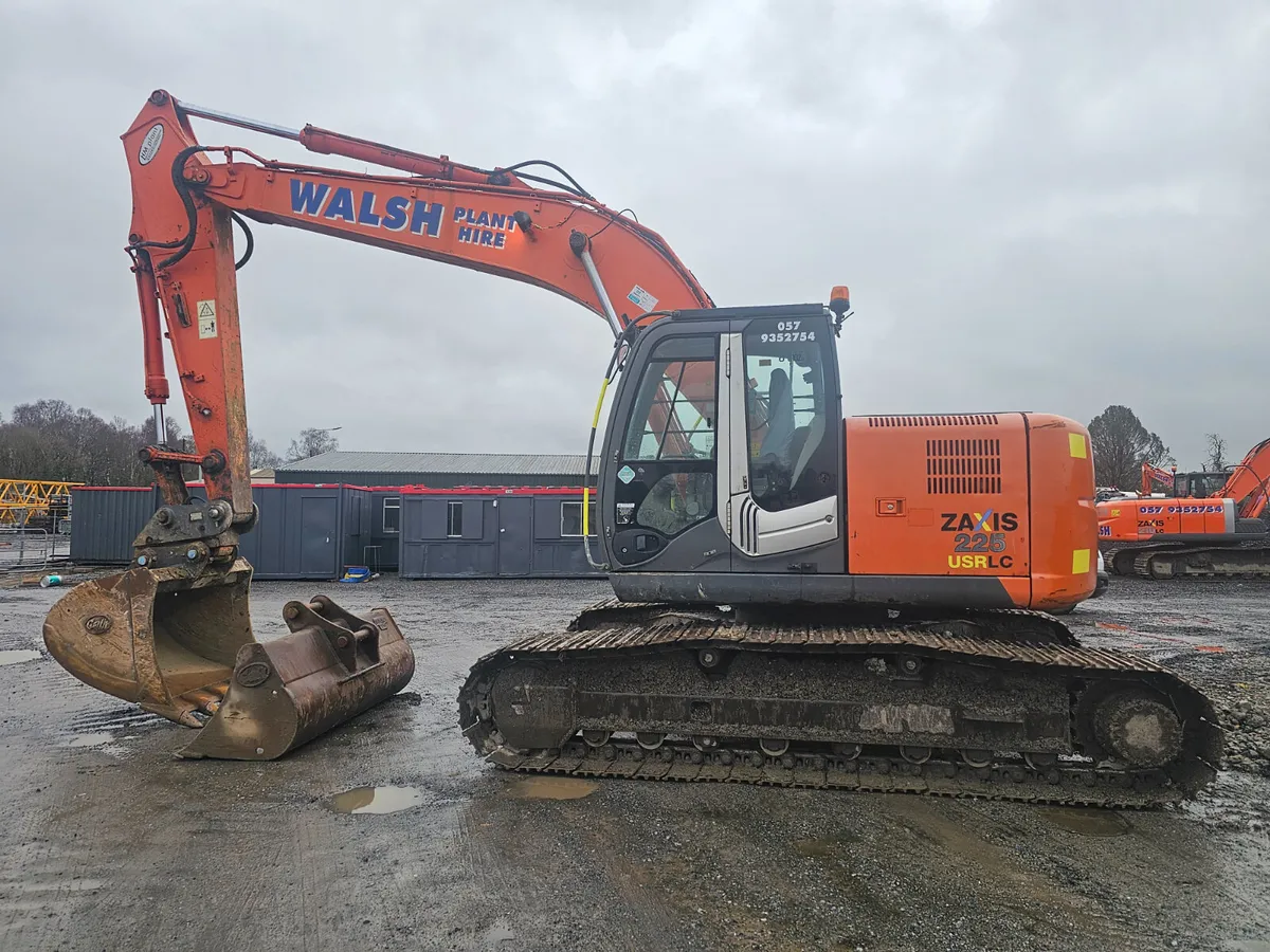 Hitachi zx225-3 - Image 1
