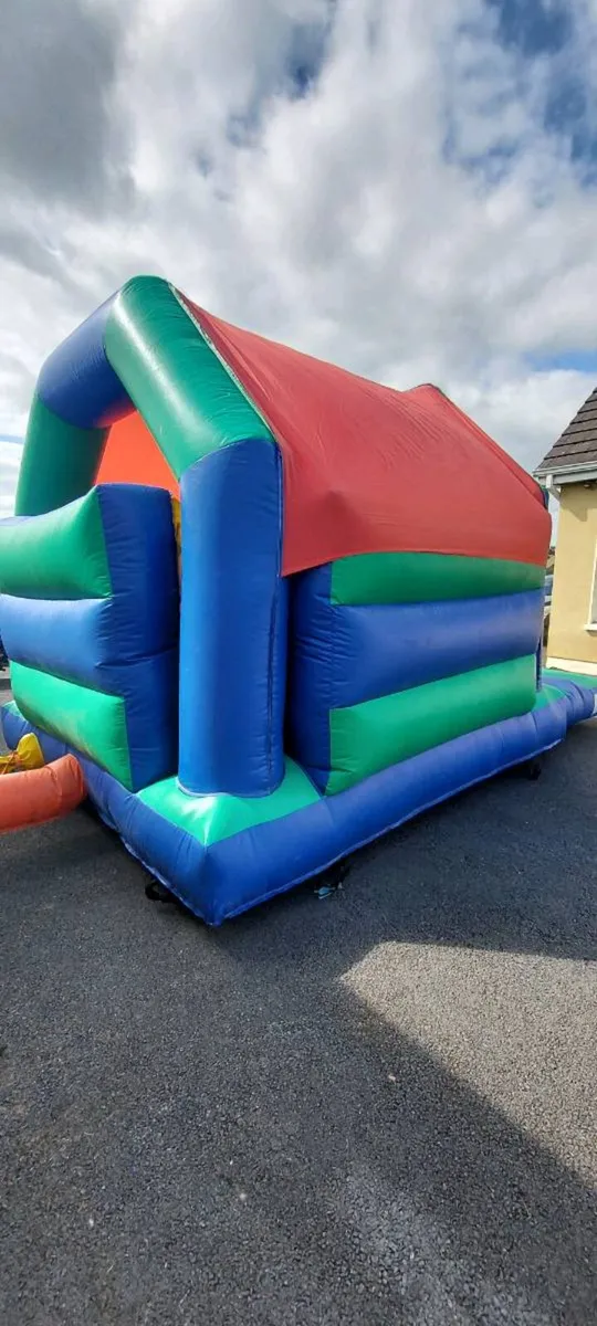 Bouncy castle - Image 4