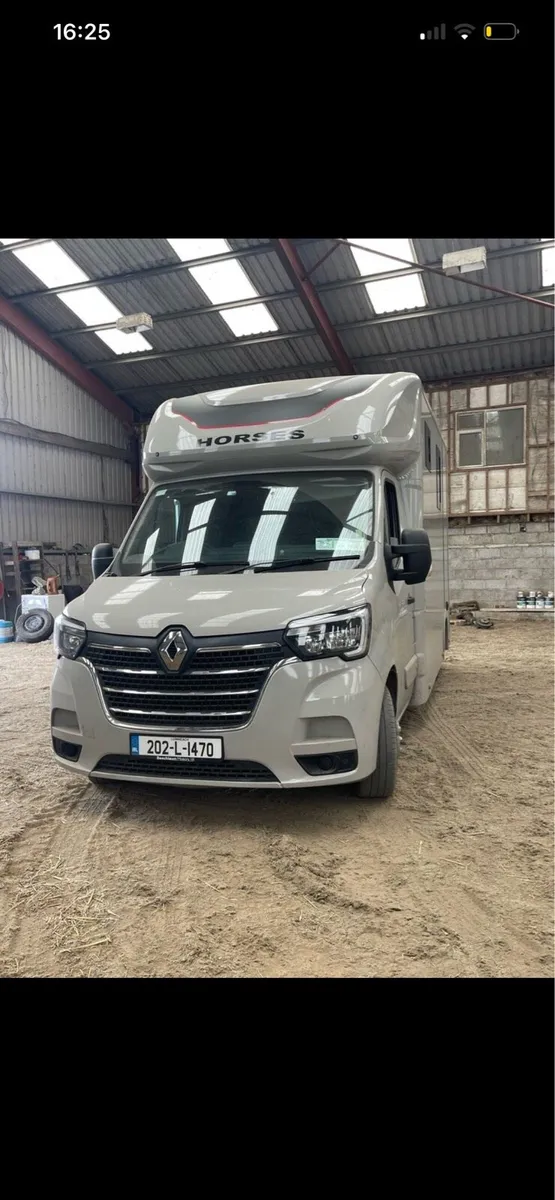 202 Renault Master 2 horse van - Image 4