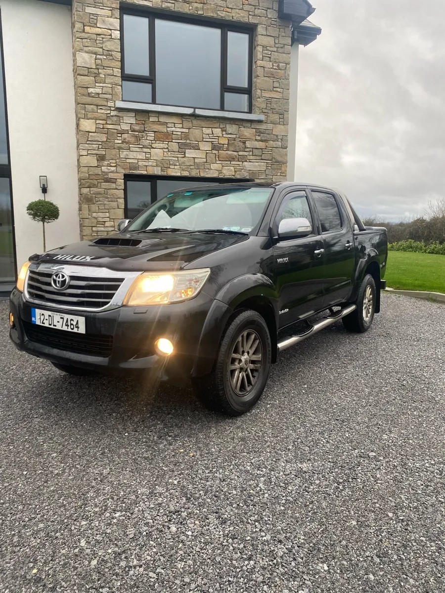 Toyota Hilux , automatic,  low mileage - Image 2