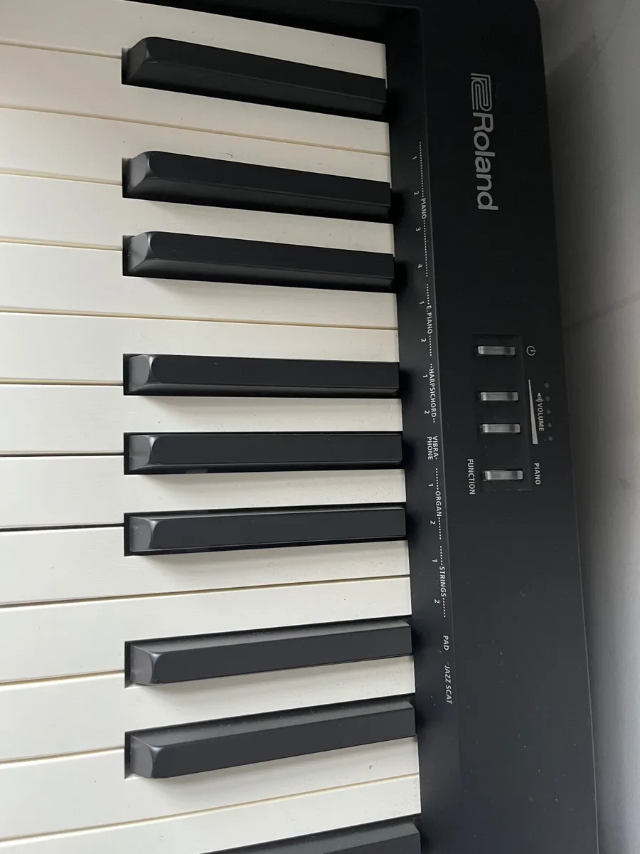Roland fp10 keyboard piano - Image 3