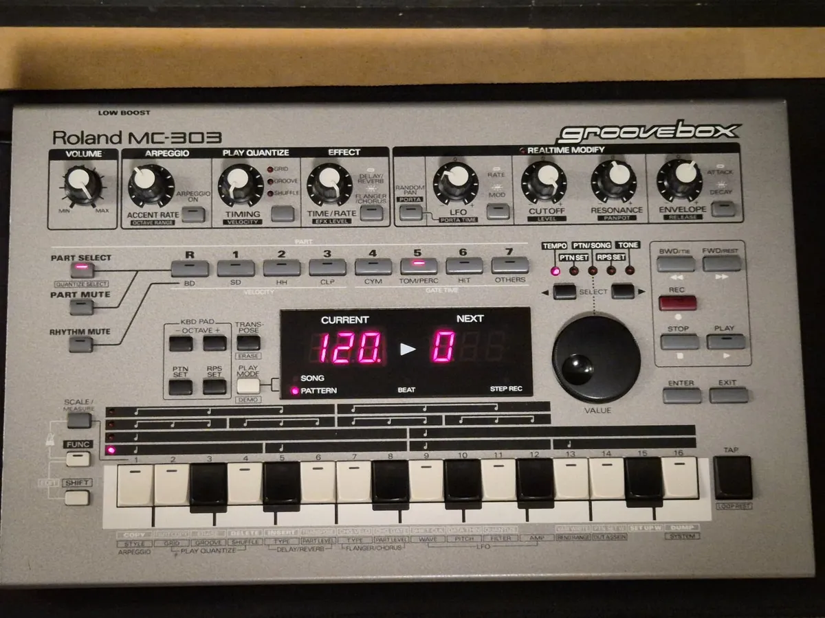 Roland MC-303 Groovebox (Free Shipping) - Image 4