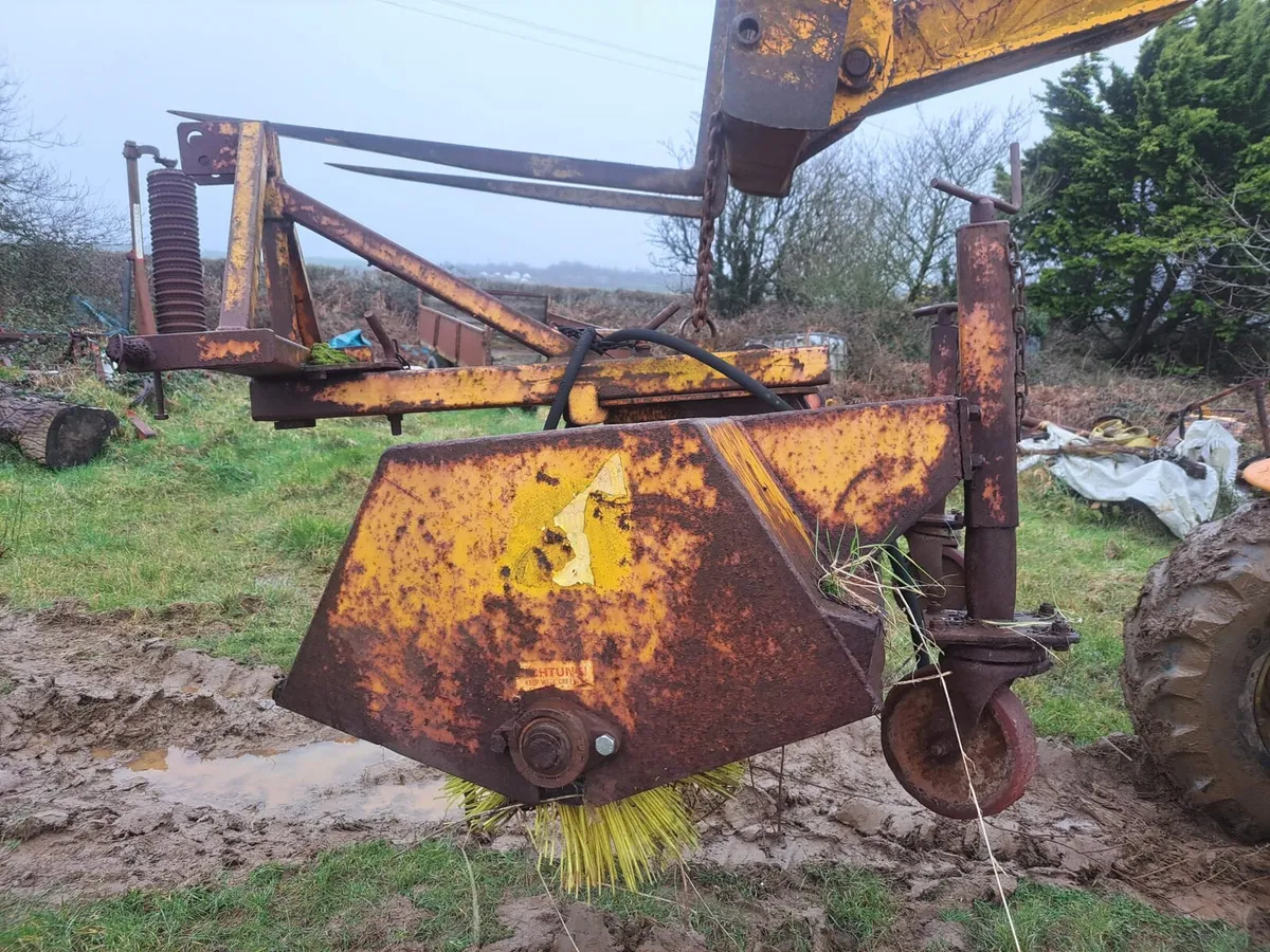 Road sweeper - Image 1