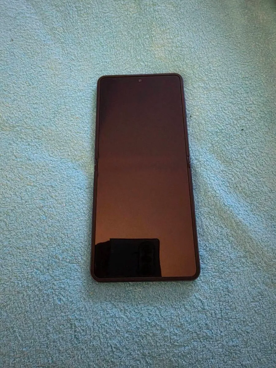 Samsung galaxy flip 7 .....512GB - Image 4