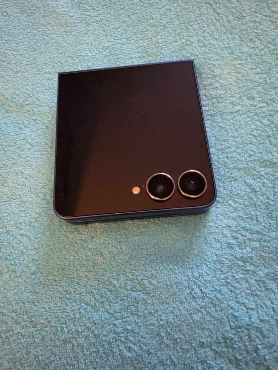 Samsung galaxy flip 7 .....512GB - Image 2