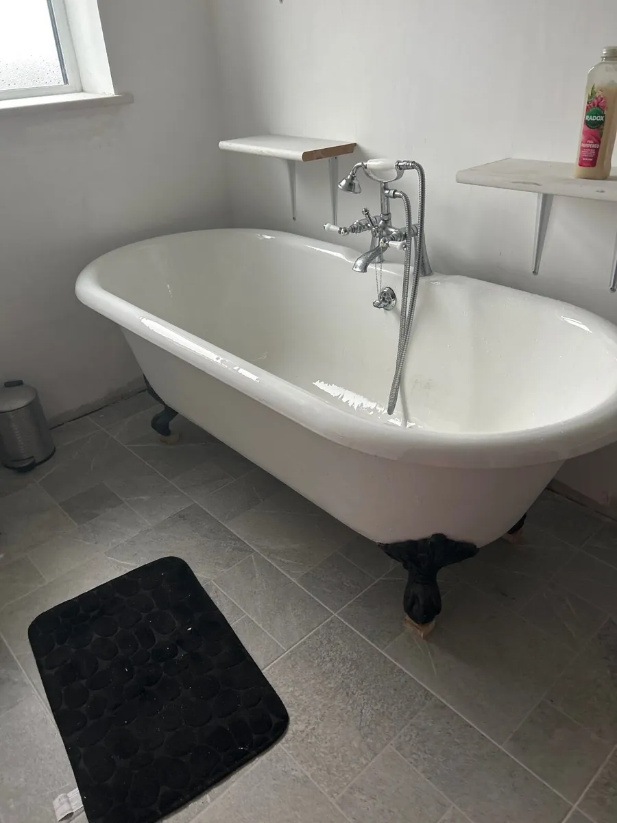 Cast iron free standing bath