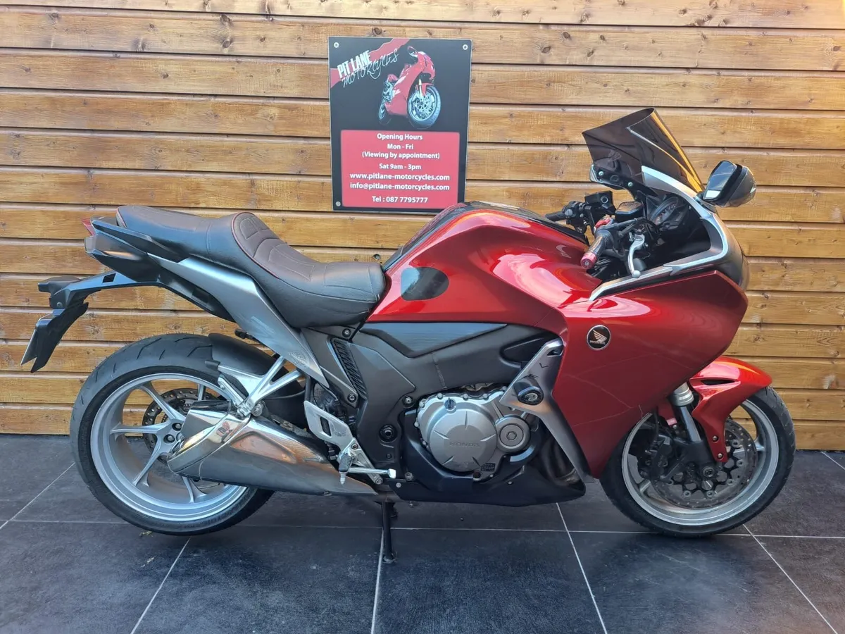 Honda Vfr1200f - Image 2