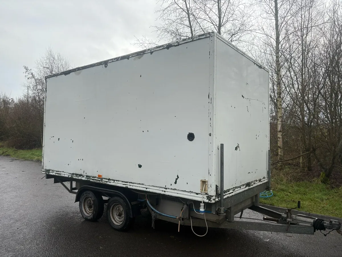 Trailered toilet block - Image 2