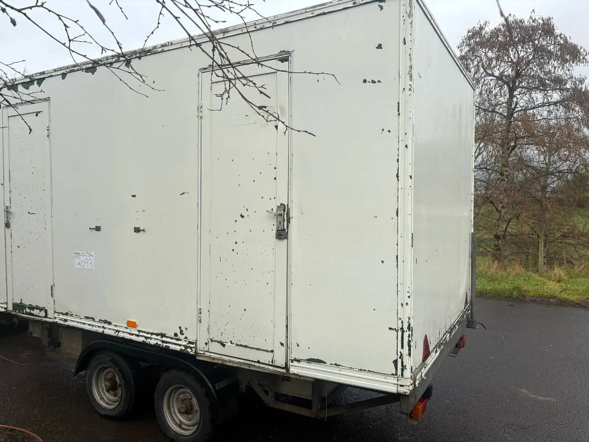 Trailered toilet block - Image 4