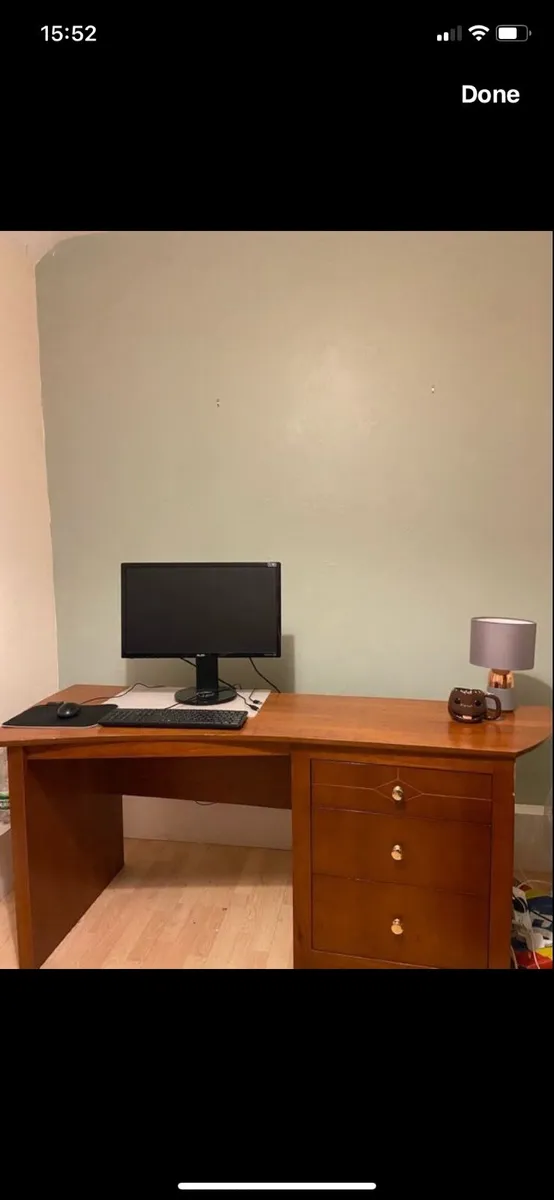 Wooden desk - Image 1