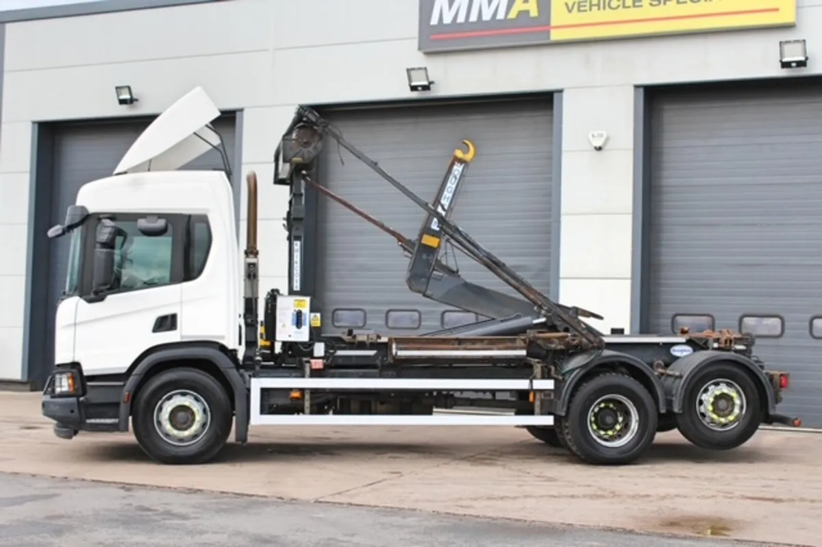 2019 SCANI P450 XT 6X2 HOOK LOADER DRAWBAR SPEC - Image 4