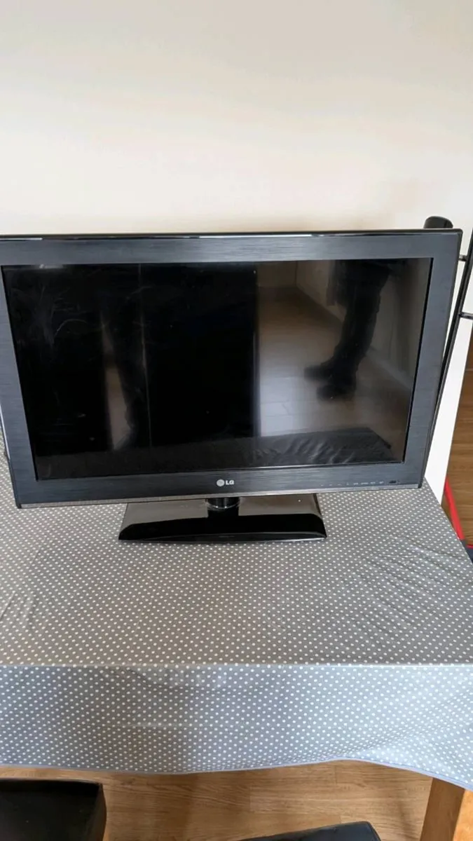 TV 32 inch - Image 1