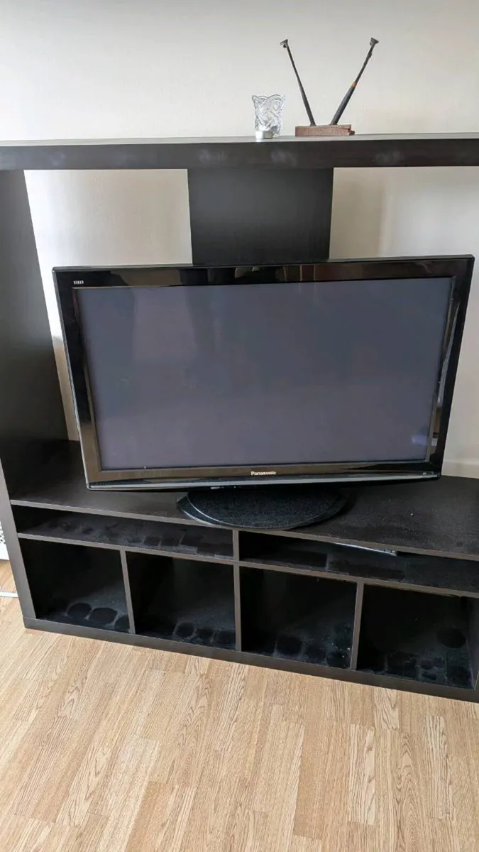 TV 42 inch - Image 1