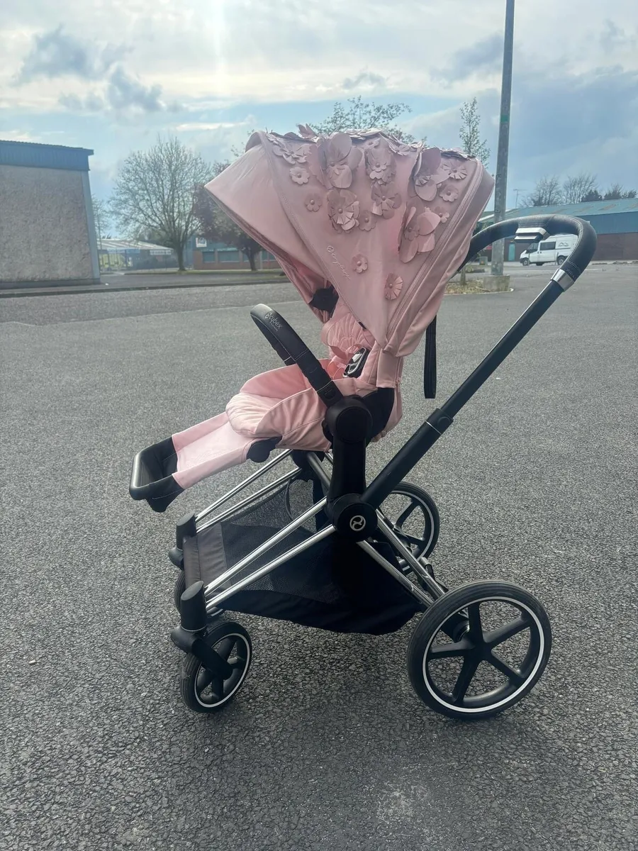 Ex display pushchairs & furniture - Image 2