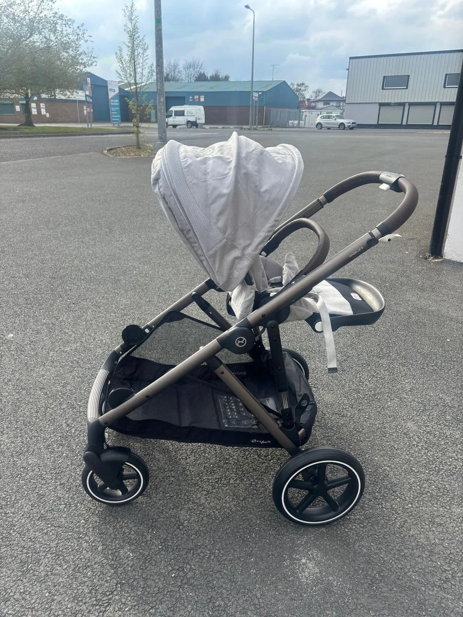 Ex display pushchairs & furniture - Image 3