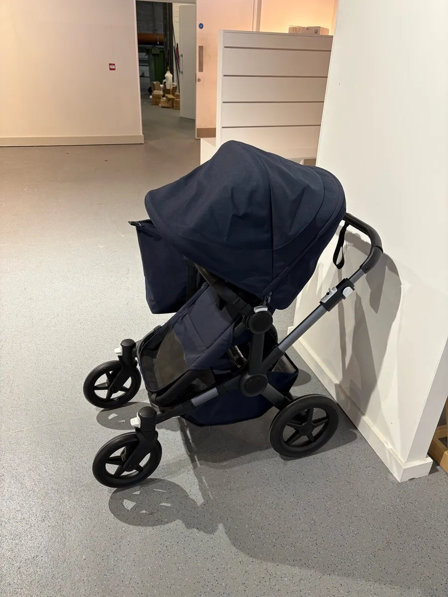 Ex display pushchairs & furniture - Image 4