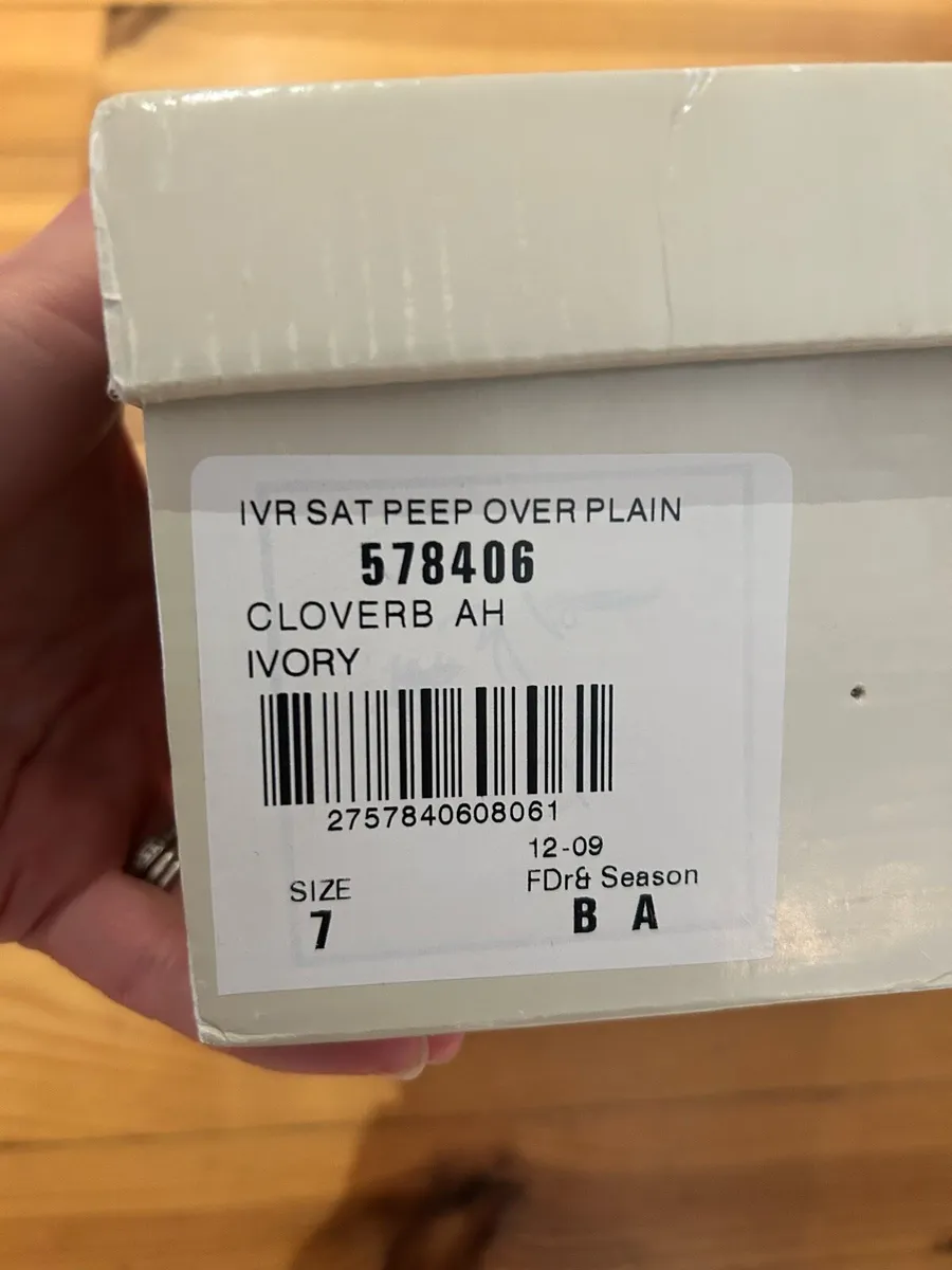 Faith white satin shoes - Image 4