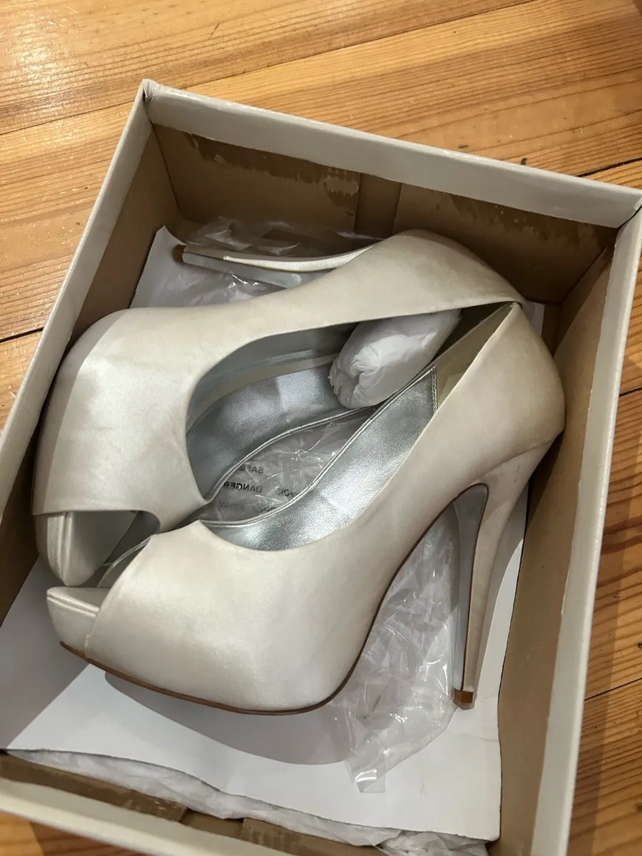 Faith white satin shoes - Image 1