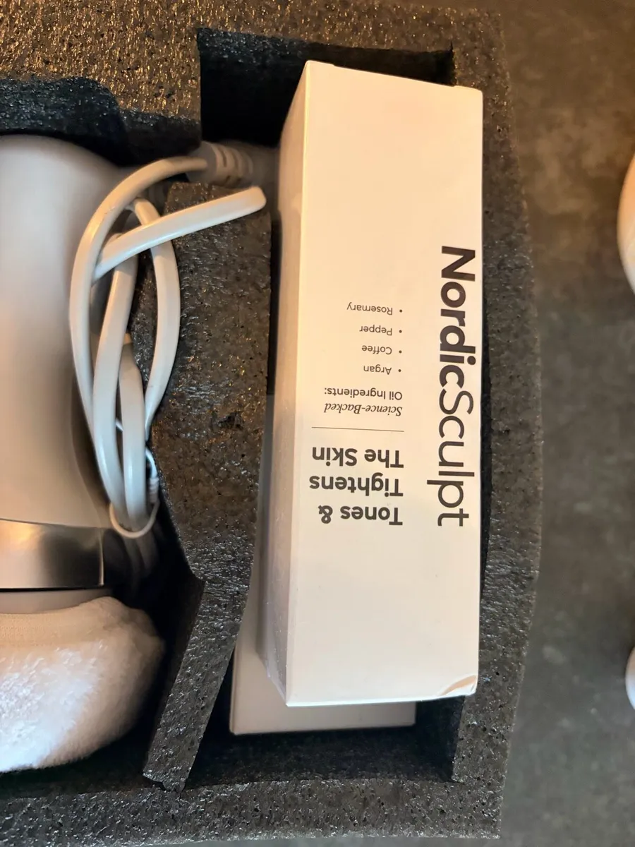 Nordic Sculpt skin tightening device and 2 oils - Image 4