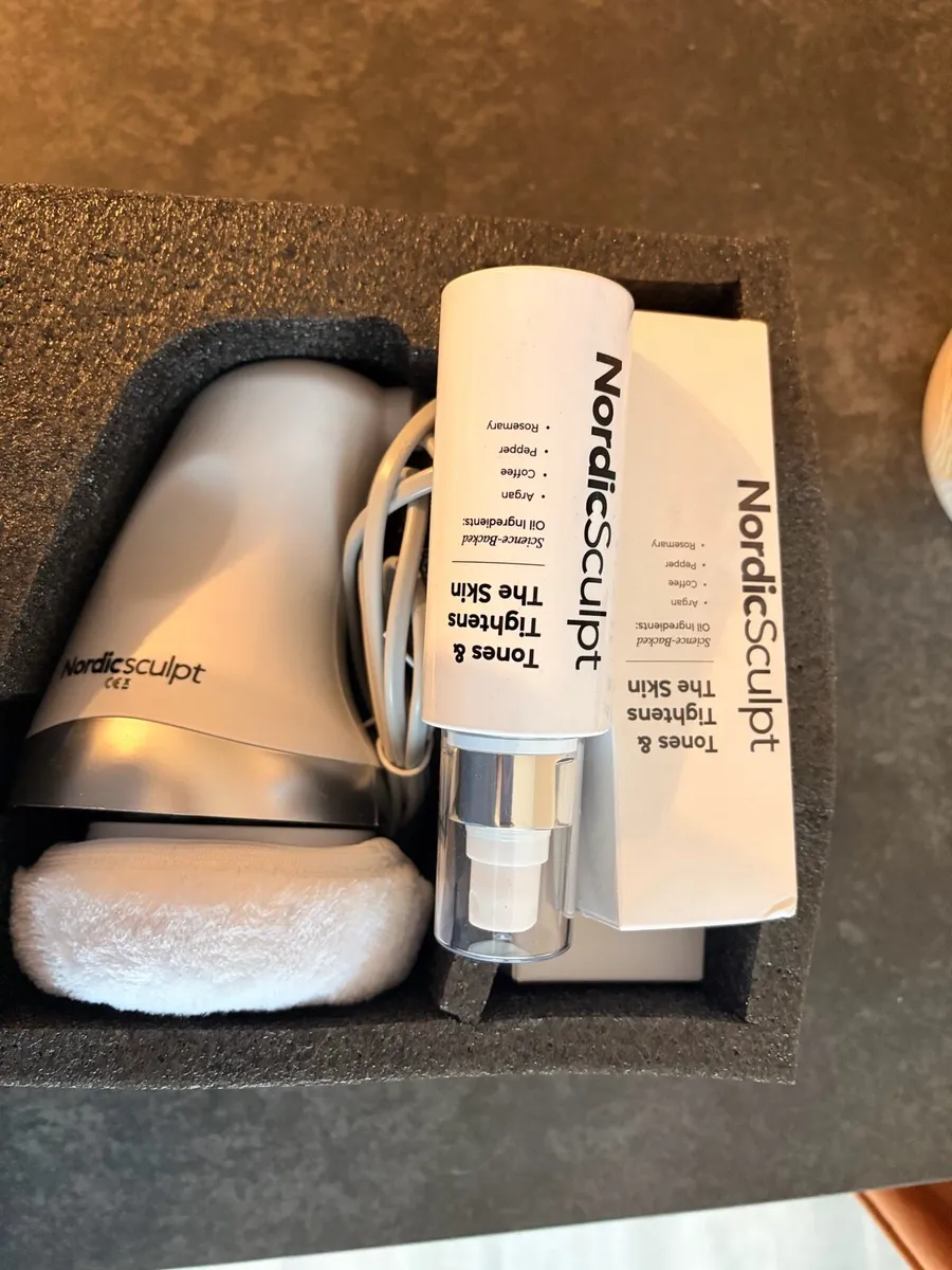 Nordic Sculpt skin tightening device and 2 oils - Image 2